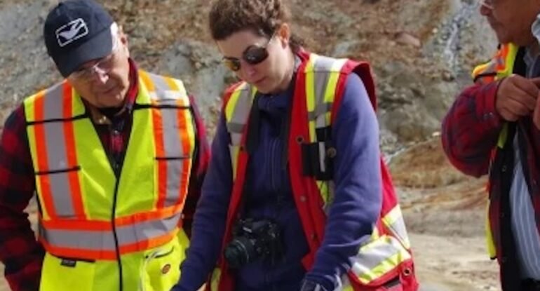 Elizabeth-with-Gitxsan-Chiefs-min-scaled-q3bt0qiyh036rb85kqo6gvlcpsw5asq7kew7ytwhvs.jpeg Elizabeth-with-Gitxsan-Chiefs-min-scaled-q3bt0qiyh036rb85kqo6gvlcpsw5asq7kew7ytwhvs.jpeg